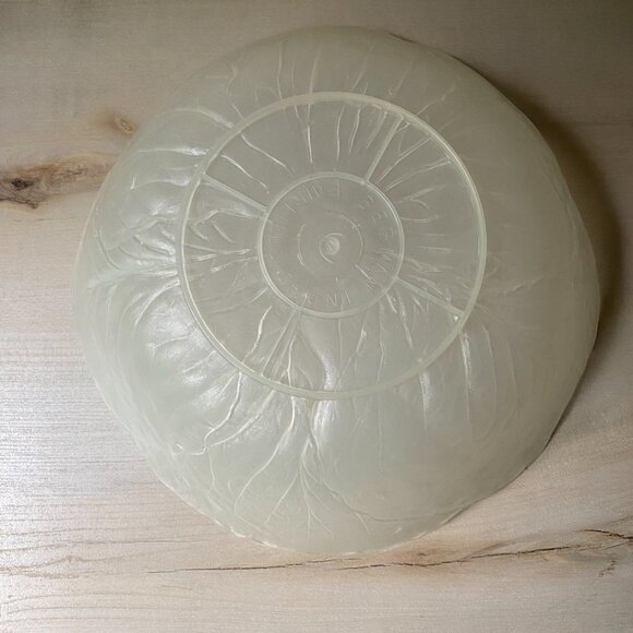 VTG Berman Industries frosted plastic lettuce / cabbage leaf salad serving bowl - Picture 5 of 8